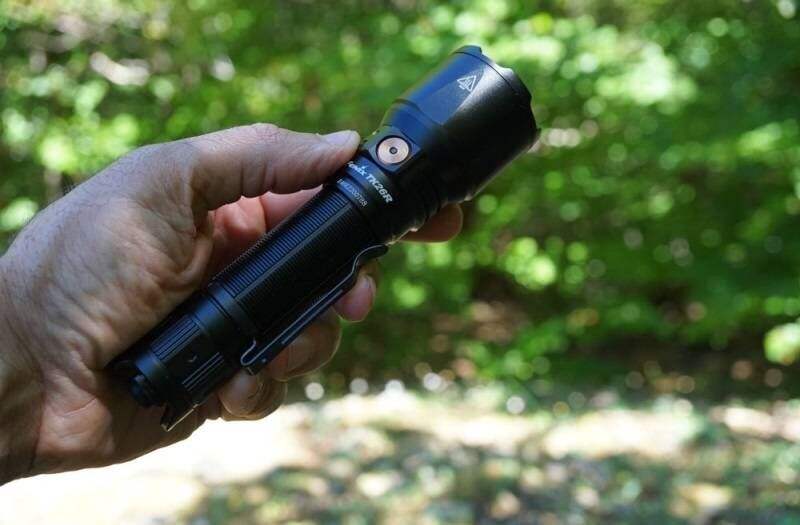 Fenix TK26R: универсальный тактический фонарь с цветными светодиодами