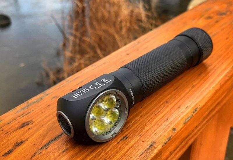 Сверхмощный Г-образный налобный фонарь Nitecore HC35 выдаёт до 2700 люмен яркости