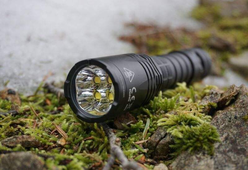 Nitecore i4000R: яркий тактический фонарь на 4400 люмен со встроенной зарядкой