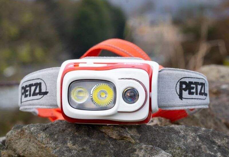 «Умный» светодиодный налобник Petzl SWIFT RL выдаёт до 900 люмен яркости