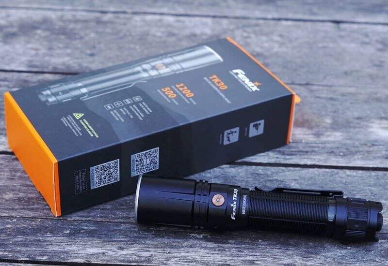 Fenix TK30 Laser: лазерный тактический фонарь с дальностью до 1200 м