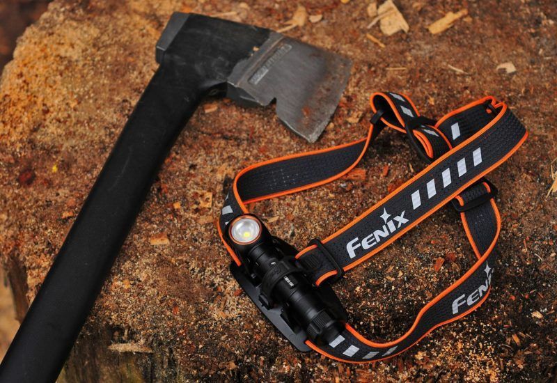 Г-образный налобный фонарь Fenix HM61R