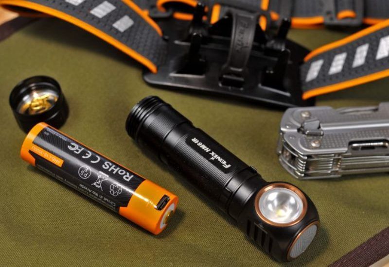 Г-образный налобный фонарь Fenix HM61R