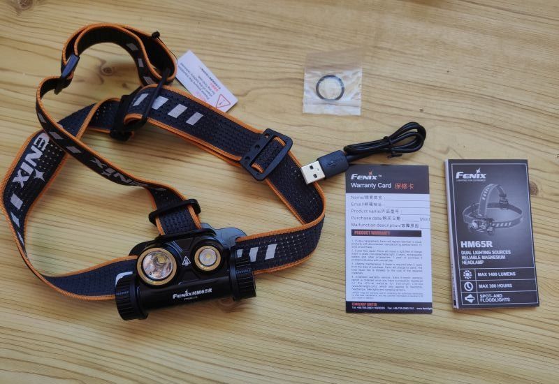 Мощный налобный фонарь Fenix HM65R