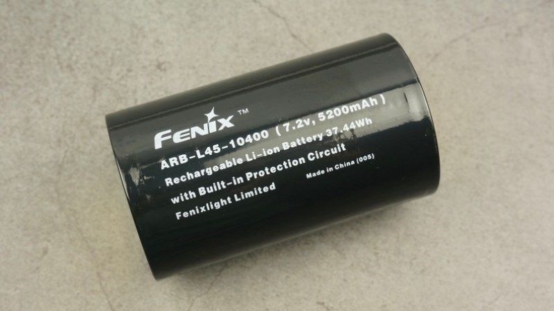 Мощный фонарь Fenix WT50R