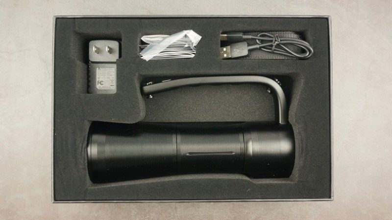 Мощный фонарь Fenix WT50R