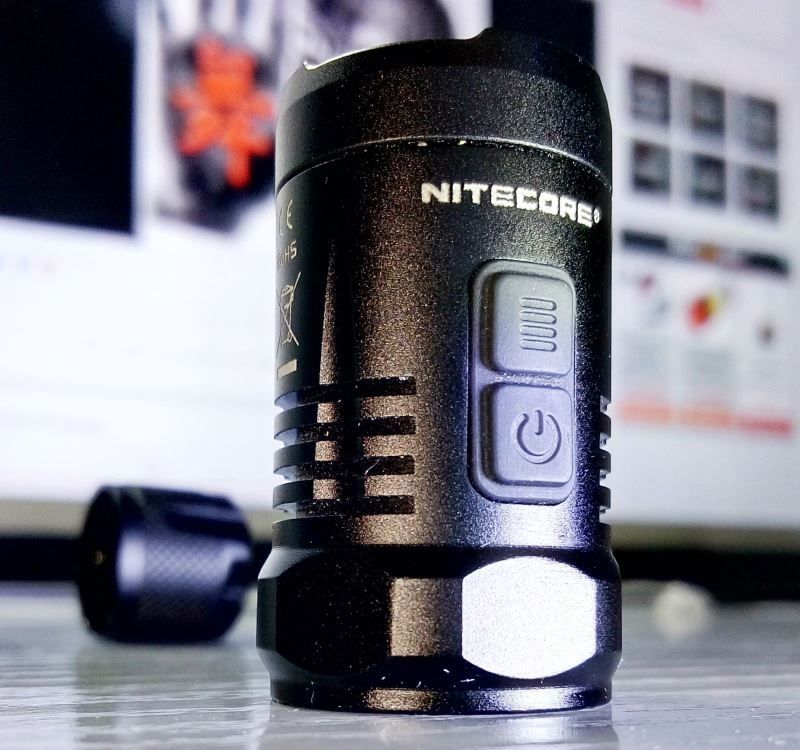 Миниатюрный фонарь Nitecore EC11