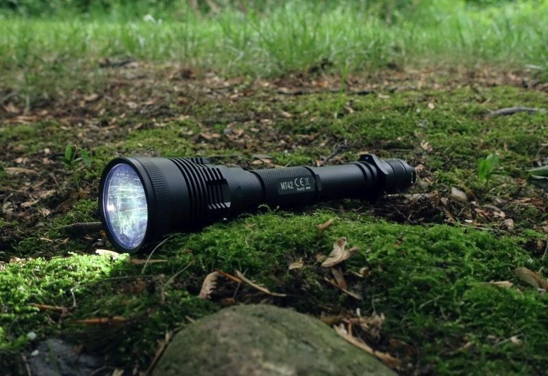 Универсальный фонарь Nitecore MT42