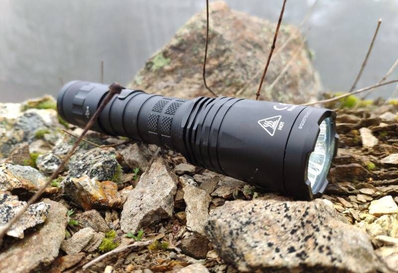 Тактический фонарь Nitecore i4000R