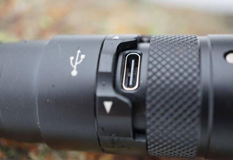 Тактический фонарь Nitecore i4000R