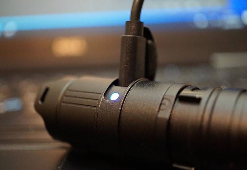 Тактический фонарь Nitecore i4000R