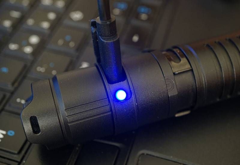 Тактический фонарь Nitecore i4000R