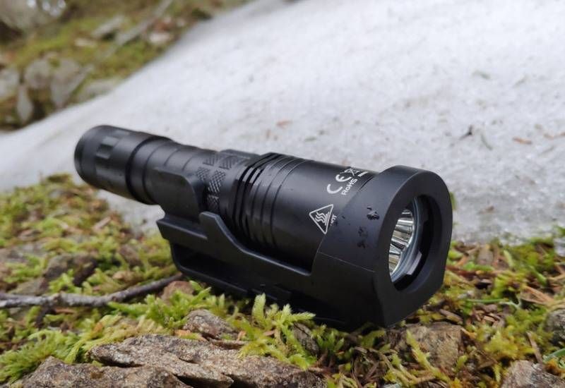 Тактический фонарь Nitecore i4000R