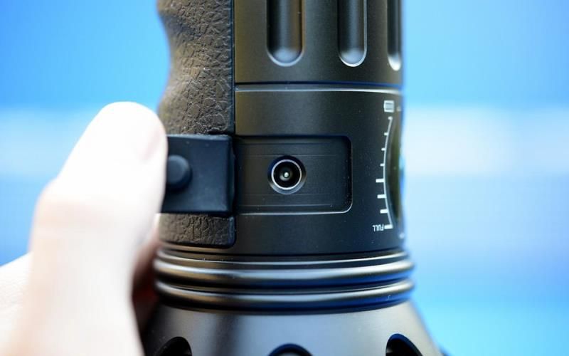 Сверхмощный поисковый фонарь Olight X9R Marauder